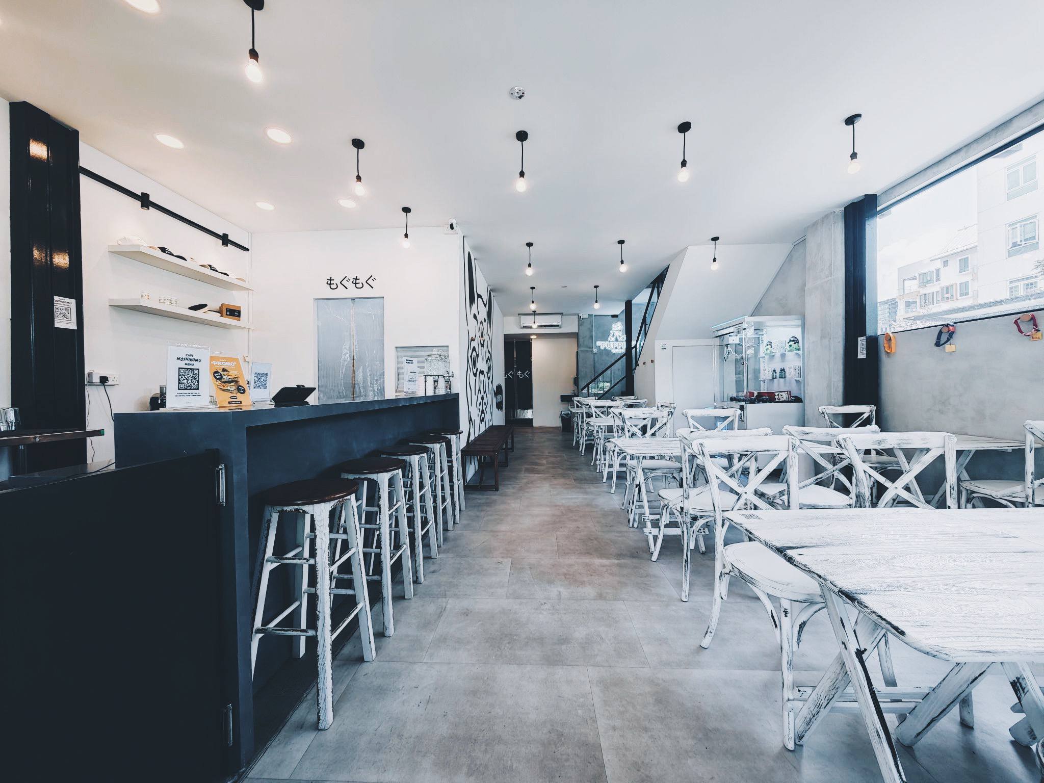 Moshikomu Café pet-friendly community space